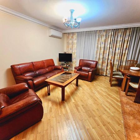 יירבאן Family Spacious 3 Bedroom Apartment In The Middle Of City Center, Next To North Avenue מראה חיצוני תמונה