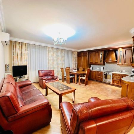 יירבאן Family Spacious 3 Bedroom Apartment In The Middle Of City Center, Next To North Avenue מראה חיצוני תמונה