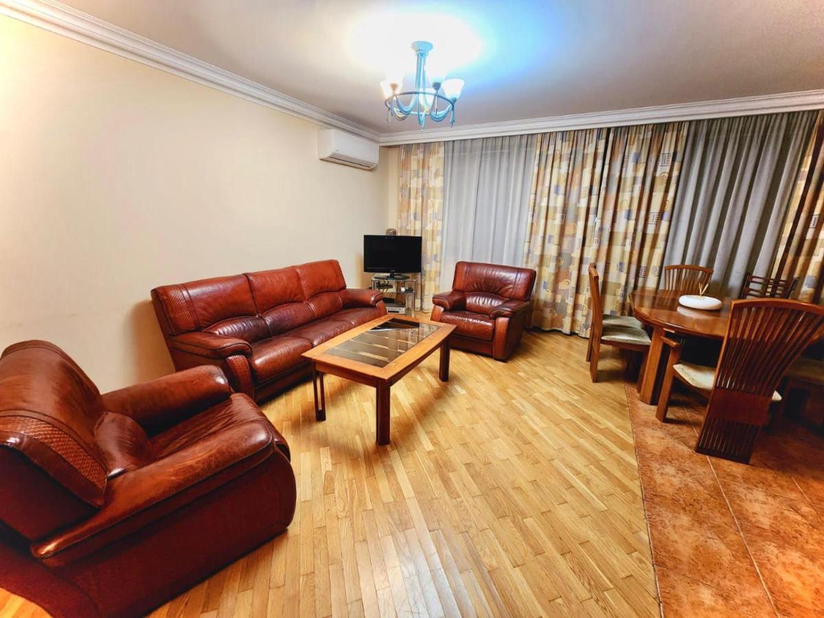 יירבאן Family Spacious 3 Bedroom Apartment In The Middle Of City Center, Next To North Avenue מראה חיצוני תמונה