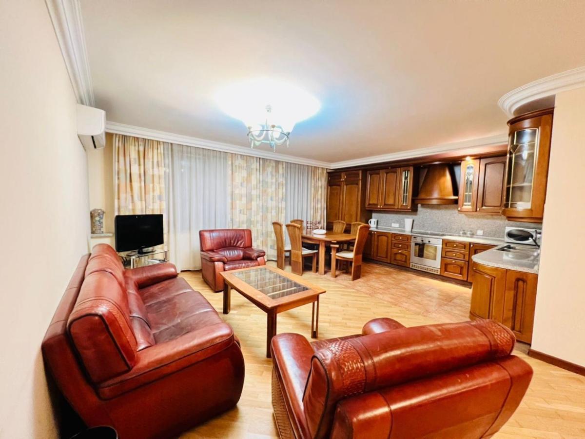 יירבאן Family Spacious 3 Bedroom Apartment In The Middle Of City Center, Next To North Avenue מראה חיצוני תמונה