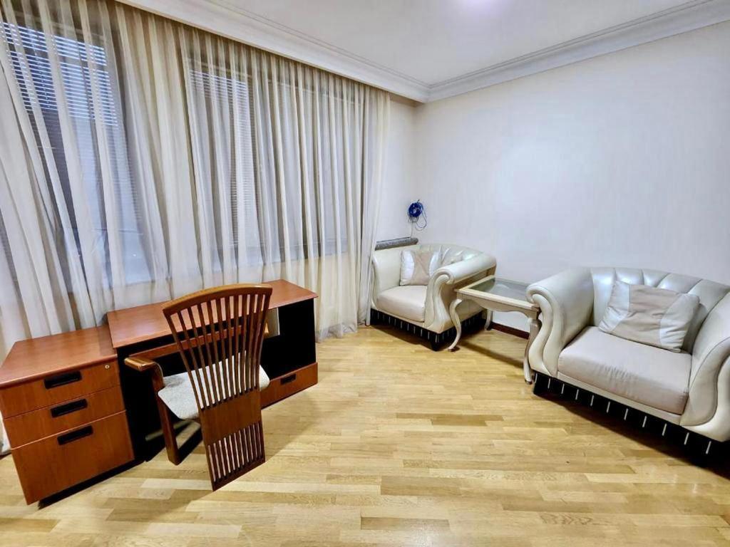 יירבאן Family Spacious 3 Bedroom Apartment In The Middle Of City Center, Next To North Avenue מראה חיצוני תמונה