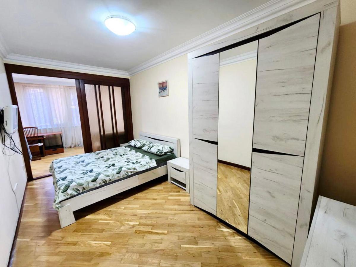 יירבאן Family Spacious 3 Bedroom Apartment In The Middle Of City Center, Next To North Avenue מראה חיצוני תמונה