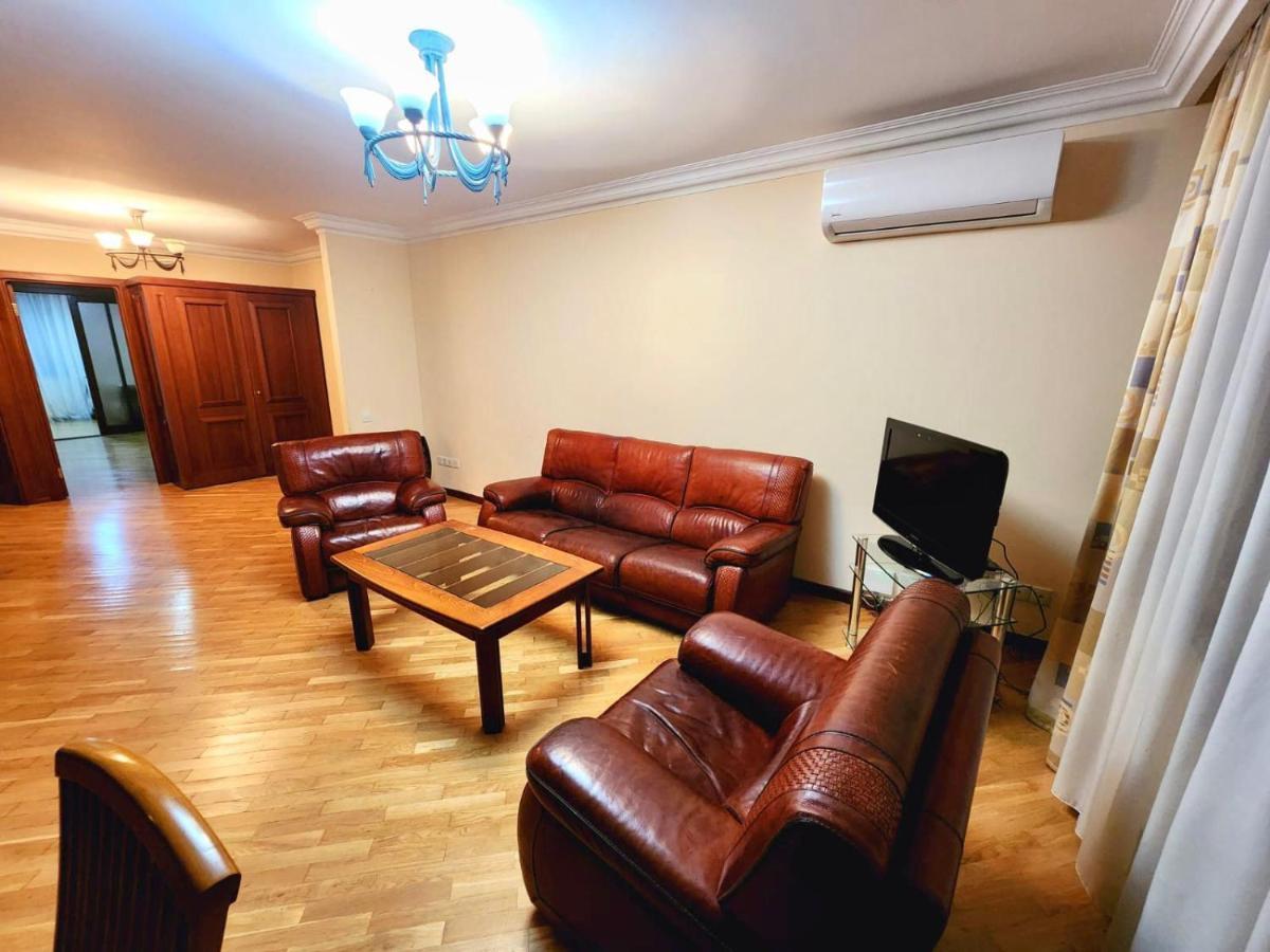 יירבאן Family Spacious 3 Bedroom Apartment In The Middle Of City Center, Next To North Avenue מראה חיצוני תמונה